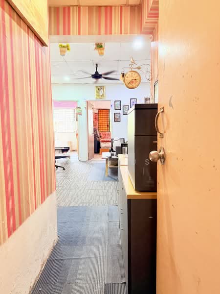 Shop for Sale in Pandan Cahaya (Pandan Indah) - FARAH YUSUF - Interior - PropertyGuru.com.my
