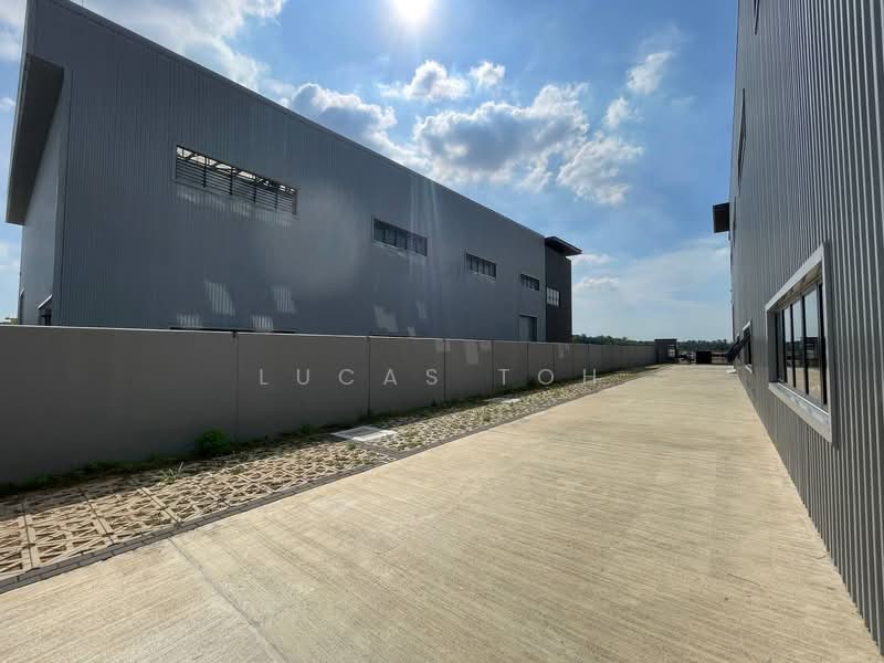 Warehouse for Rent in Sungai Buloh (Selangor) - Lucas Toh - Exterior - PropertyGuru.com.my