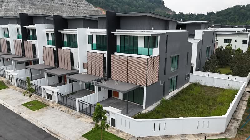 3-storey Terraced House for Sale in Seksyen U10 (Shah Alam) - Adam Fuu - Exterior - PropertyGuru.com.my