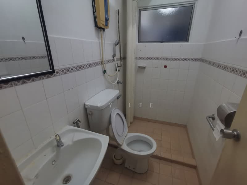 Apartment for Sale at Kenanga Apartments - Sky Lee - Bathroom - PropertyGuru.com.my