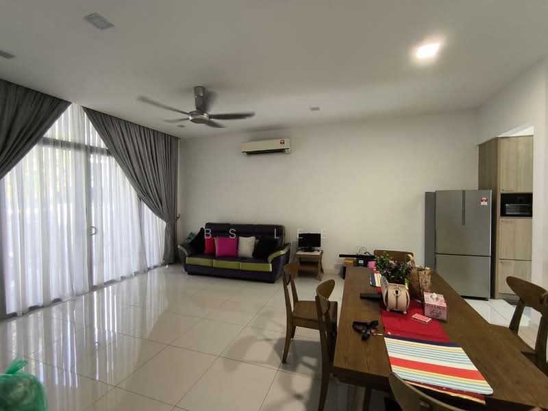 Rumah Teres 3 Tingkat untuk Disewa di Taman Tasik Damai (Sungai Besi) - BS Lee - Living Room - PropertyGuru.com.my