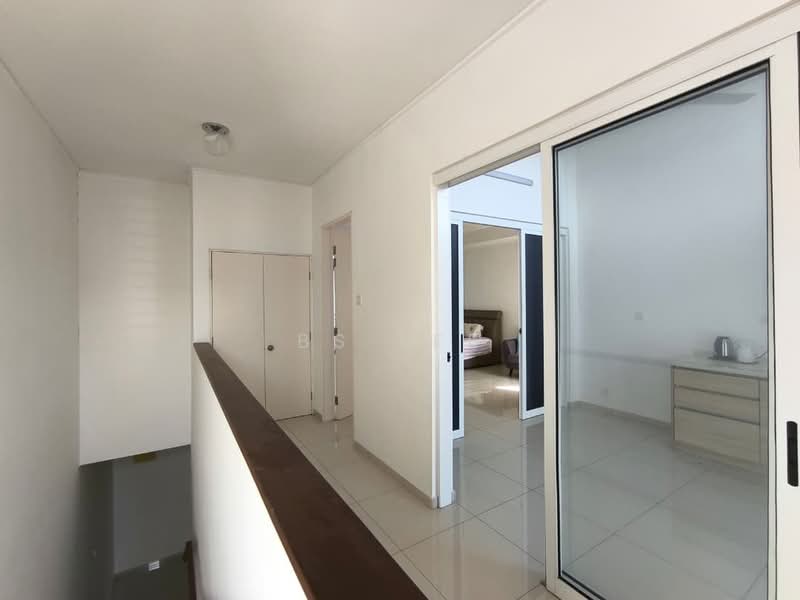 Rumah Teres 3 Tingkat untuk Disewa di Taman Tasik Damai (Sungai Besi) - BS Lee - Corridor - PropertyGuru.com.my