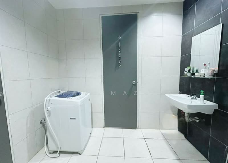 Service Residence for Sale at D'Pulze Cyberjaya - Uswani Mazuwan - Bathroom - PropertyGuru.com.my