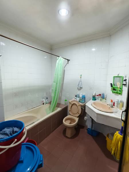 2-storey Terraced House for Sale in Taman Molek (Johor Bahru) - Alanis Lee - Bathroom - PropertyGuru.com.my