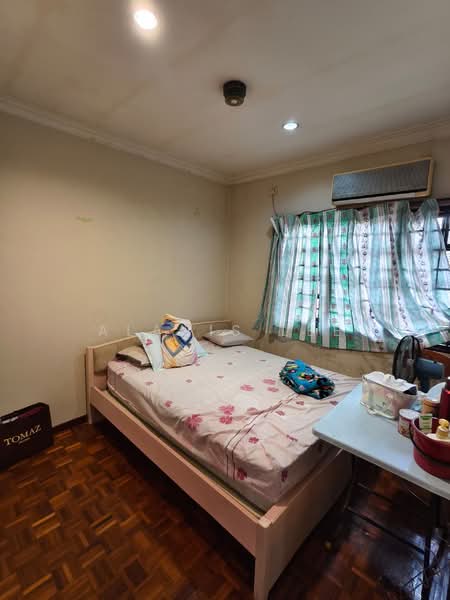 2-storey Terraced House for Sale in Taman Molek (Johor Bahru) - Alanis Lee - Bedroom - PropertyGuru.com.my
