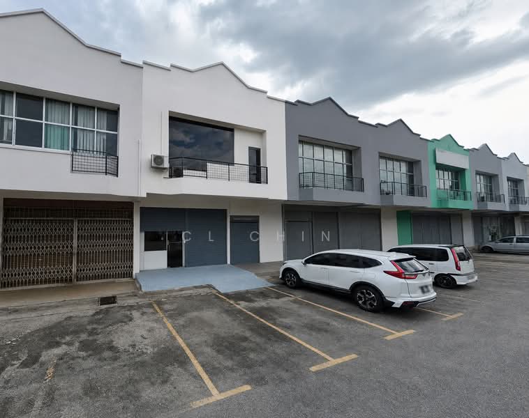 Terrace Factory for Sale in Taman Perindustrian Bukit Serdang (Seri Kembangan) - CL Chin - PropertyGuru.com.my
