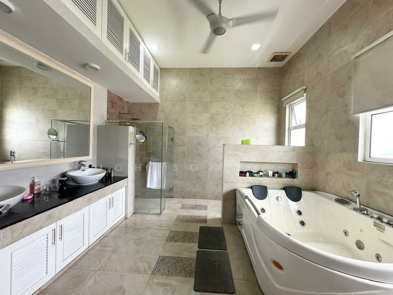 Bungalow for Sale in Subang Heights (Subang Jaya) - Johnson See - Bathroom - PropertyGuru.com.my