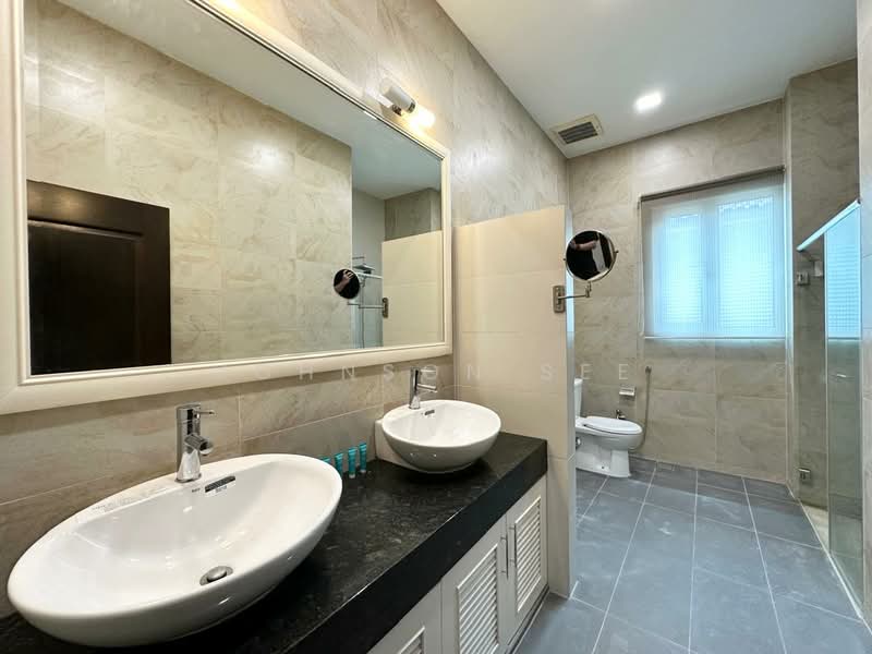 Bungalow for Sale in Subang Heights (Subang Jaya) - Johnson See - Bathroom - PropertyGuru.com.my