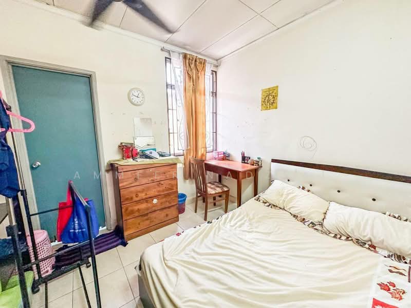 Rumah Teres 2 Tingkat untuk Dijual di Seksyen 33 (Shah Alam) - Ammeer Nadzrai - Bedroom - PropertyGuru.com.my