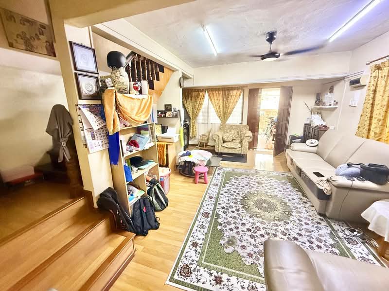Rumah Teres 3 Tingkat untuk Dijual di Taman Bukit Teratai (Ampang) - M.J Zairin - Living Room - PropertyGuru.com.my