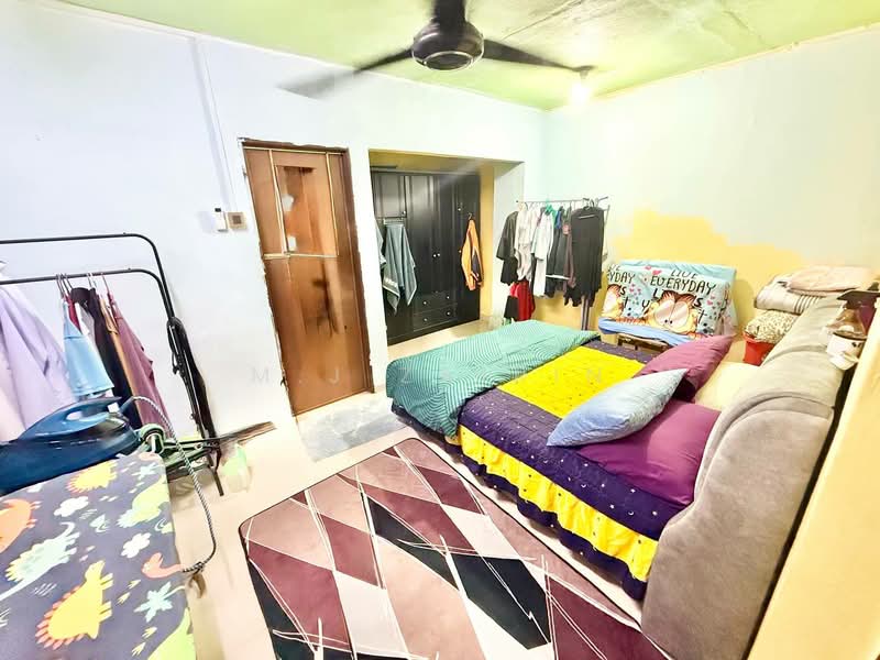 Rumah Teres 3 Tingkat untuk Dijual di Taman Bukit Teratai (Ampang) - M.J Zairin - Bedroom - PropertyGuru.com.my