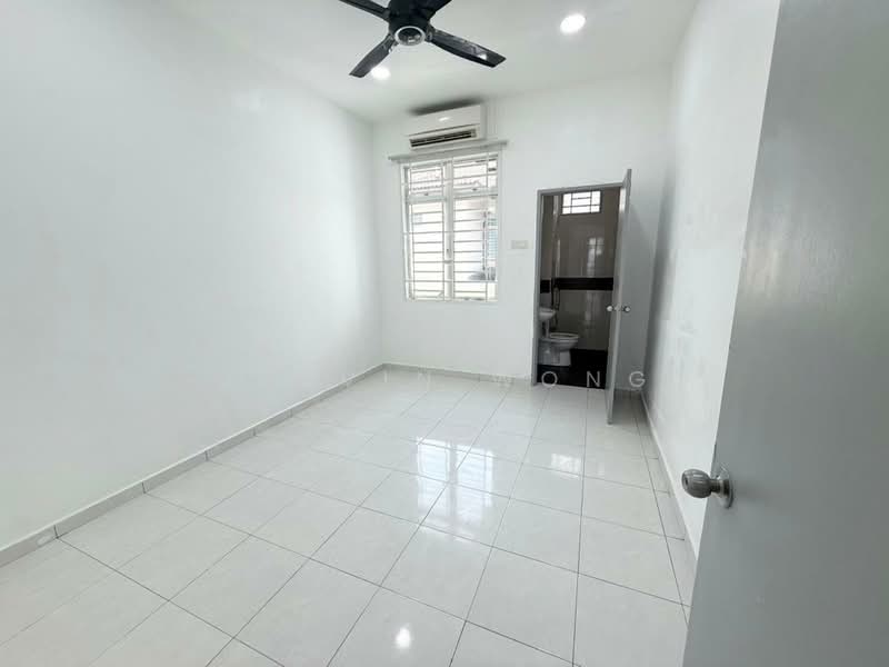 2-storey Terraced House for Sale in Taman JP Perdana (Johor Bahru) - Calvin Wong - Bathroom - PropertyGuru.com.my