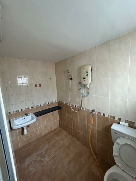 2-storey Terraced House for Sale in Taman Universiti Indah (Seri Kembangan) - KK Yap - Bathroom - PropertyGuru.com.my