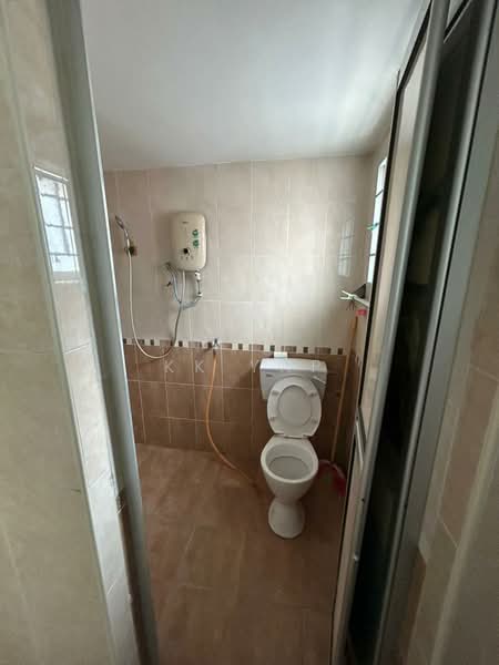 2-storey Terraced House for Sale in Taman Universiti Indah (Seri Kembangan) - KK Yap - Bathroom - PropertyGuru.com.my