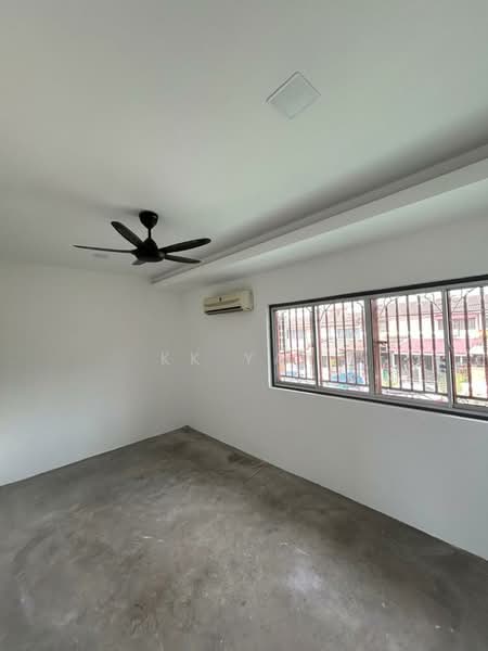 2-storey Terraced House for Sale in Taman Universiti Indah (Seri Kembangan) - KK Yap - Interior - PropertyGuru.com.my