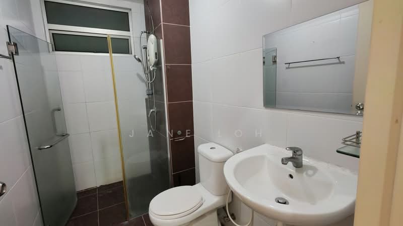 Kondominium untuk Dijual di Fairway Suites - Jane Loh - Bathroom - PropertyGuru.com.my