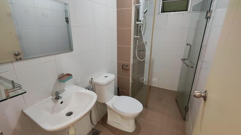 Kondominium untuk Dijual di Fairway Suites - Jane Loh - Bathroom - PropertyGuru.com.my