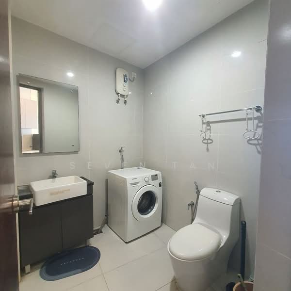 Condominium for Rent at Amberside @ Country Garden Danga Bay - Seven Tan - Bathroom - PropertyGuru.com.my
