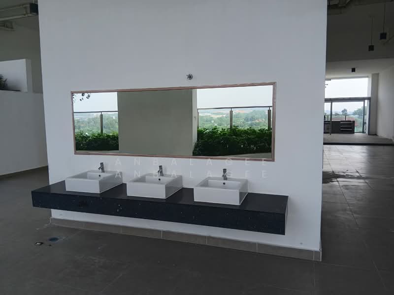 Servis Apartment untuk Dijual di Serviced Residence @ The Louvre @ Country Heights - Anbalagee Anbalagee - Bathroom - PropertyGuru.com.my