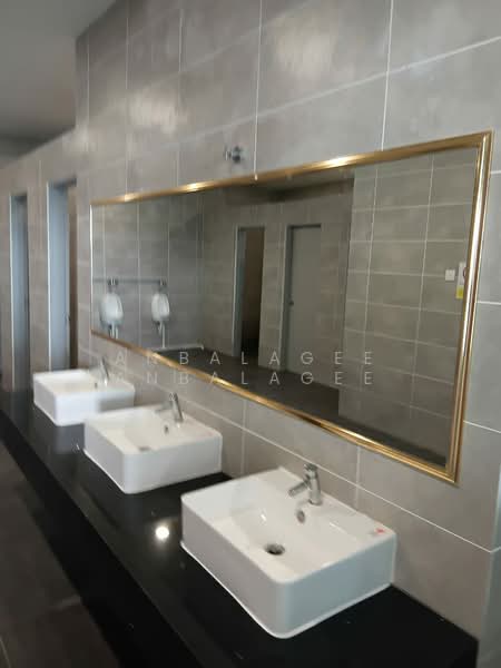 Servis Apartment untuk Dijual di Serviced Residence @ The Louvre @ Country Heights - Anbalagee Anbalagee - Bathroom - PropertyGuru.com.my