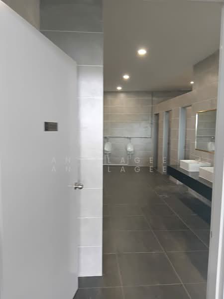 Servis Apartment untuk Dijual di Serviced Residence @ The Louvre @ Country Heights - Anbalagee Anbalagee - Bathroom - PropertyGuru.com.my