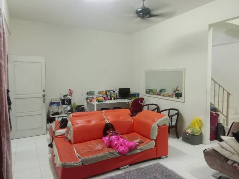 Rumah Teres 2 Tingkat untuk Dijual di Taman Angkasa Nuri (Durian Tunggal) - Kiera Wong - Living Room - PropertyGuru.com.my