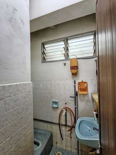 Apartment for Sale at Kuchai Entrepreneurs Park Apartment - Jeno Poon - Bathroom - PropertyGuru.com.my