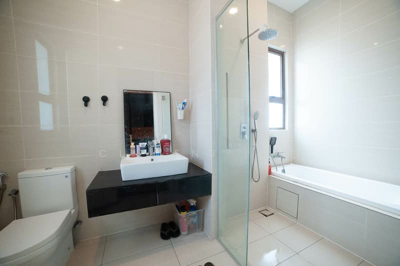 Semi-Detached House for Sale in Setia Alam (Selangor) - Clement Yew - Bathroom - PropertyGuru.com.my