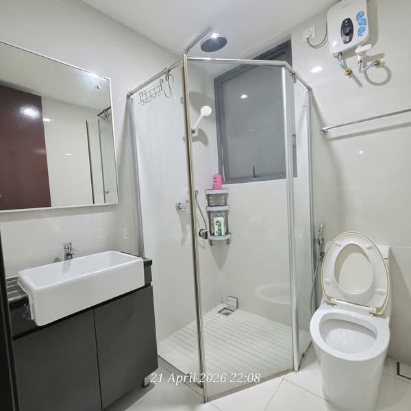 Condominium for Sale at Royal Strand @ Country Garden Danga Bay - Seven Tan - Bathroom - PropertyGuru.com.my