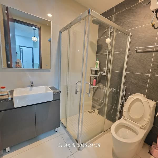 Condominium for Sale at Royal Strand @ Country Garden Danga Bay - Seven Tan - Bathroom - PropertyGuru.com.my