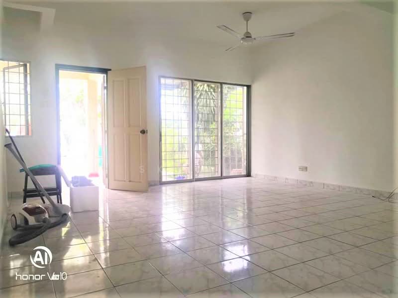 2-storey Terraced House for Sale in Taman Putra Prima (Puchong) - Sky Lee - Living Room - PropertyGuru.com.my