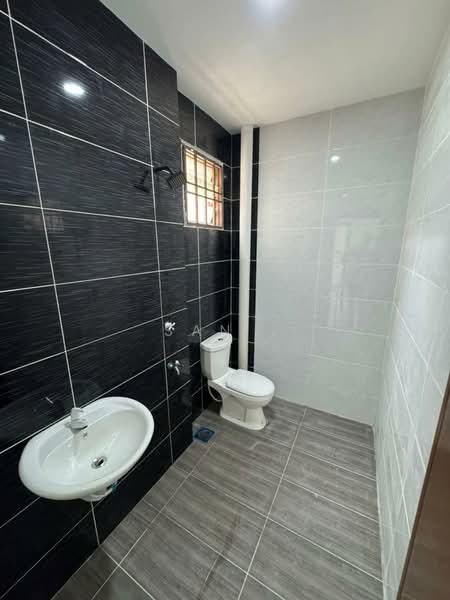 Rumah Teres 2 Tingkat untuk Dijual di Pulai (Johor) - San . - Bathroom - PropertyGuru.com.my