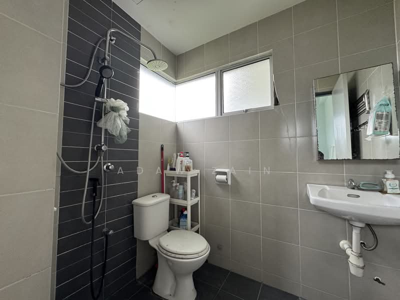 Pangsapuri untuk Dijual di Pangsapuri Damai - Adaw Zain - Bathroom - PropertyGuru.com.my