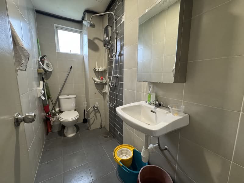 Pangsapuri untuk Dijual di Pangsapuri Damai - Adaw Zain - Bathroom - PropertyGuru.com.my