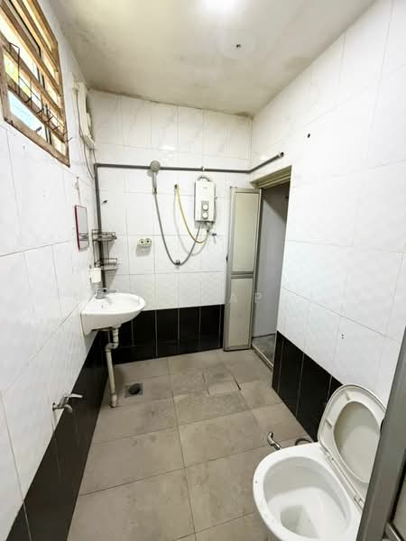 2-storey Terraced House for Rent in Bandar Indahpura (Kulai) - JH Yap - Bathroom - PropertyGuru.com.my