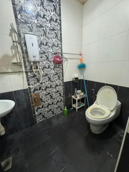 Rumah Teres 2 Tingkat untuk Dijual di Taman JP Perdana (Johor Bahru) - Vic Lim - Bathroom - PropertyGuru.com.my