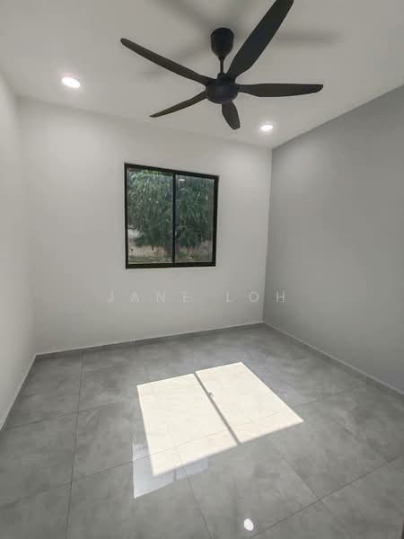 Rumah Teres 1 Tingkat untuk Dijual di Taman Universiti (Sri Gading) - Jane Loh - Bedroom  - PropertyGuru.com.my