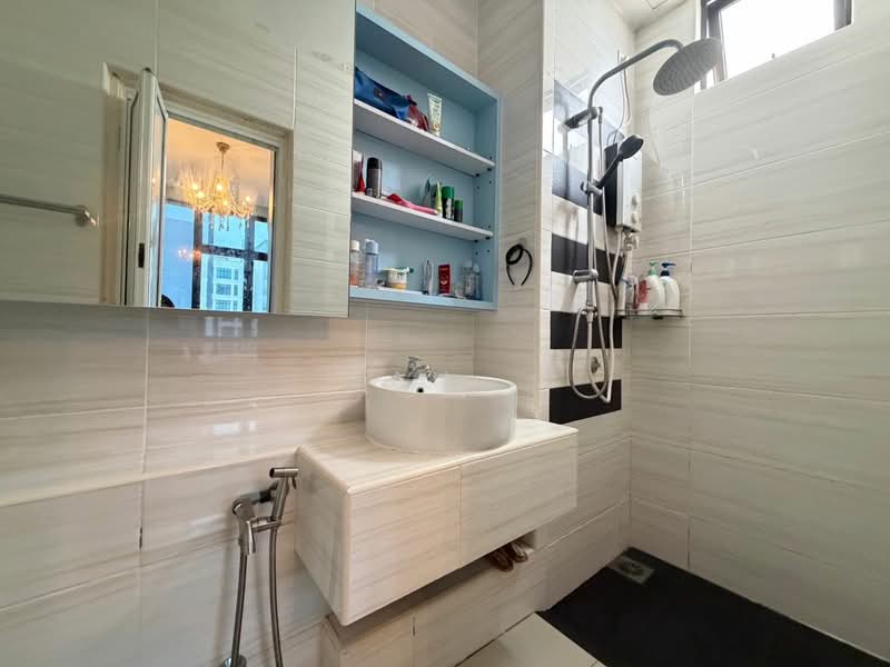 Service Residence for Sale at D'Summit Residences - San . - Bathroom - PropertyGuru.com.my