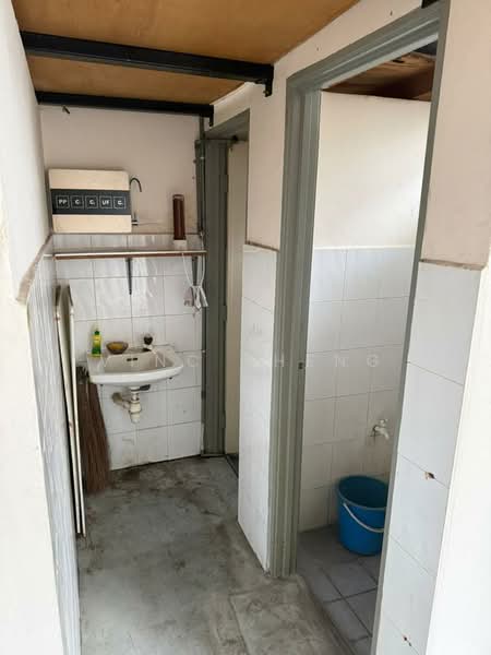 Kedai / Pejabat untuk Dijual di Taman Semabok Perdana (Semabok) - Vinc Pheng - Bathroom - PropertyGuru.com.my