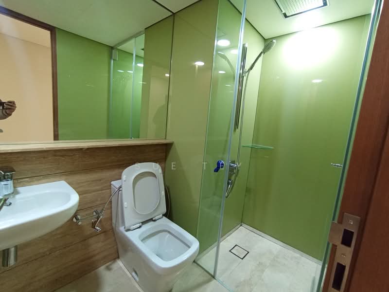 Servis Apartment untuk Disewa di Sky Suites @ KLCC - Sue Tey - Bathroom - PropertyGuru.com.my