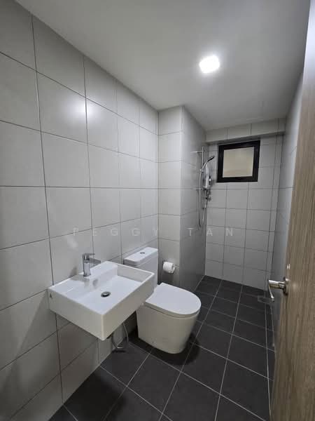 Kondominium untuk Disewa di Granito - Peggy Tan - Bathroom - PropertyGuru.com.my