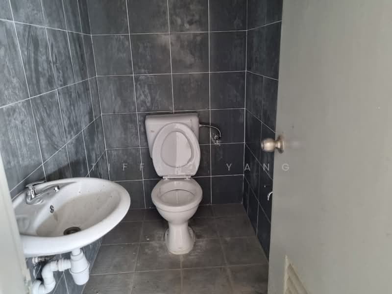 Factory for Rent in Rawang (Selangor) - Tiffany Yang - Bathroom - PropertyGuru.com.my