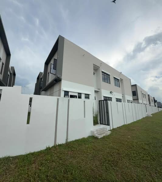 Rumah Berkembar untuk Dijual di Taman Sutera Utama (Skudai) - San . - Exterior - PropertyGuru.com.my