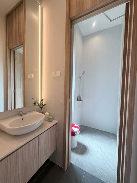 Kondominium untuk Dijual di Peel Lane - Vincent Wong - Bathroom - PropertyGuru.com.my