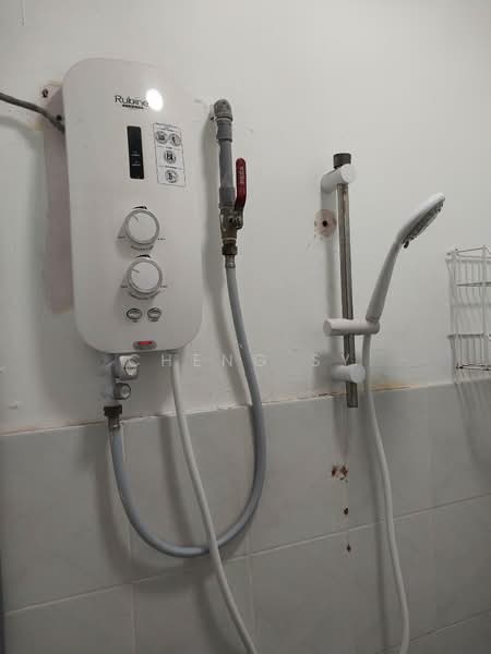 Pangsapuri untuk Disewa di Arena Green - Cheng SY - Bathroom - PropertyGuru.com.my