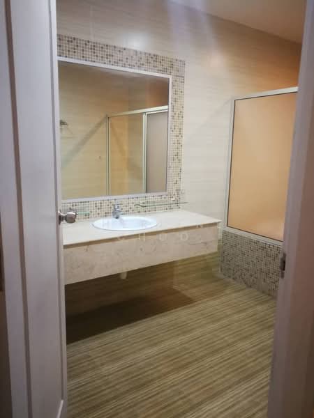 Kondominium untuk Dijual di The View Condominium - Sherlene Choo - Bathroom - PropertyGuru.com.my