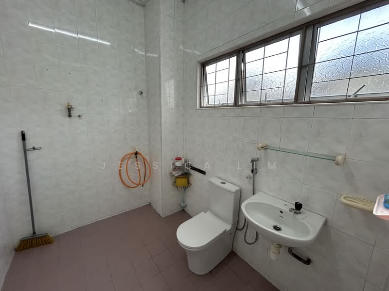 Rumah Berkembar untuk Dijual di SS5 (Petaling Jaya) - Jessica Lim - Bathroom - PropertyGuru.com.my