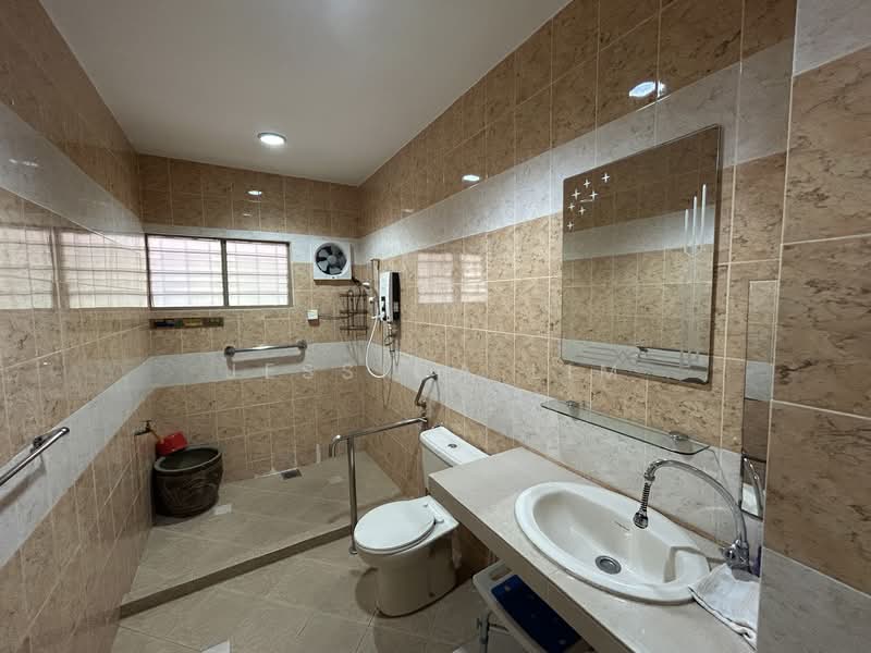 Rumah Berkembar untuk Dijual di SS5 (Petaling Jaya) - Jessica Lim - Bathroom - PropertyGuru.com.my