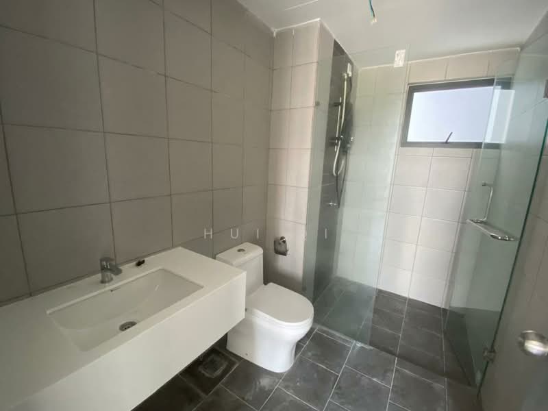 Servis Apartment untuk Disewa di E'Island Lake Haven - Hui Qi - Bathroom - PropertyGuru.com.my