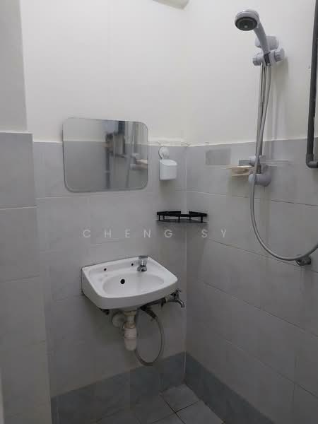 Pangsapuri untuk Disewa di Arena Green - Cheng SY - Bathroom - PropertyGuru.com.my